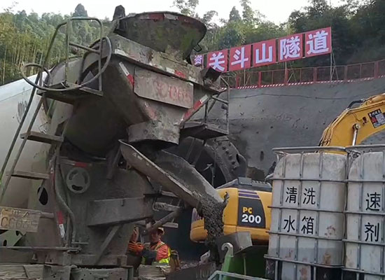 隧道用車載式混凝土濕噴機(jī)施工視頻